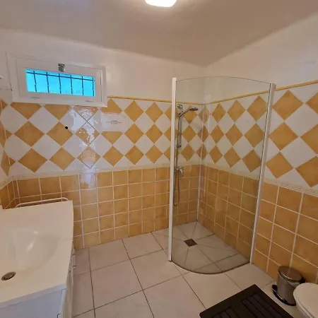 Villa Avec Piscine, Vue Et Terrasse Epoustouflante Au Rayol-canadel - Fr-1-100-294